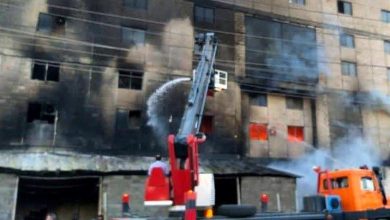 مهار آتش‌سوزی بزرگ کارخانه مبل پرند پس از ۸ ساعت جدال با آتش + فیلم و عکس