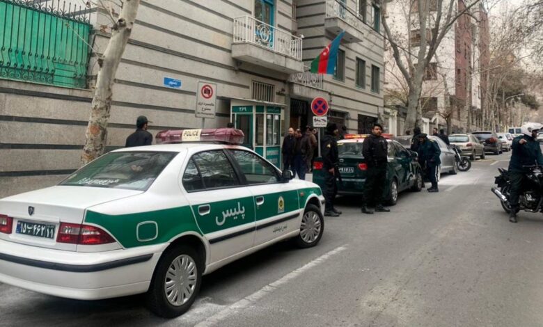فیلم لحظه ورود مهاجم مسلح به سفارت جمهوری‌آذربایجان