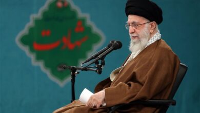 امام خامنه‌ای: با شیوه‌های خلاقانه یاد و مجاهدت شهدا به نسل جوان منتقل شود