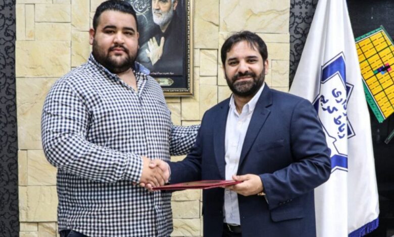 شهردار رباط کریم از عضو تیم ملی قویترین مردان ایران تجلیل کرد + عکس