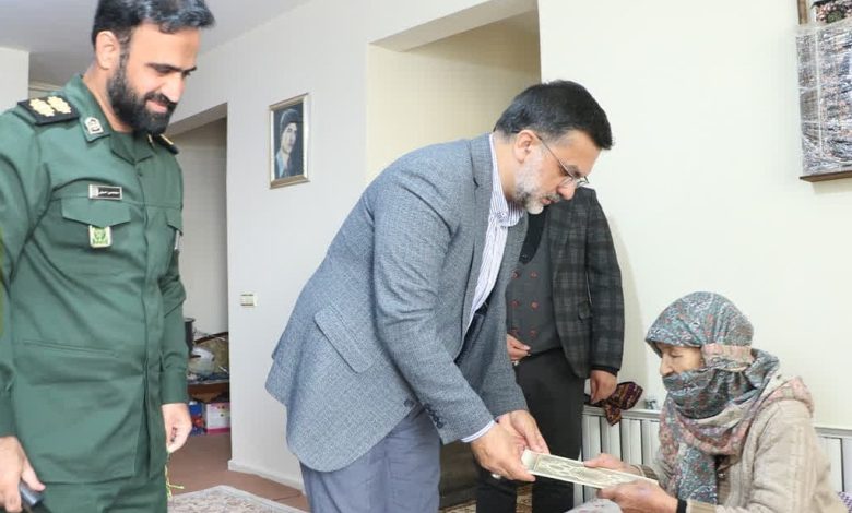 دیدار مديرعامل شرکت عمران و فرمانده سپاه پرند با مادران شهدا