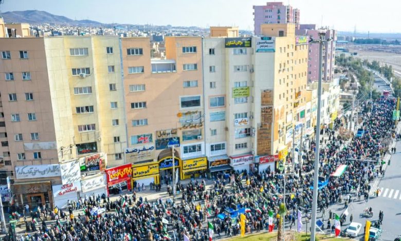 طوفان حضور مردم شهر پرند در راهپیمایی ۲۲ بهمن