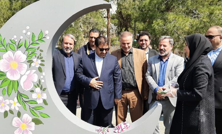 بازدید شهردار رباط کریم از جشنواره تخم مرغ های رنگی